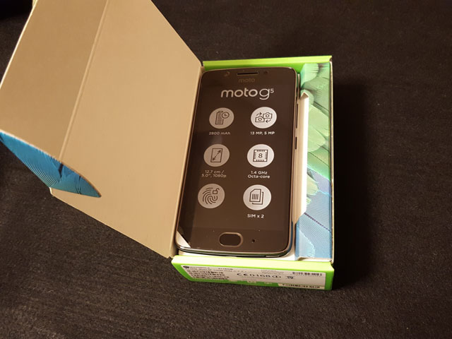 Moto G5 パッケージ