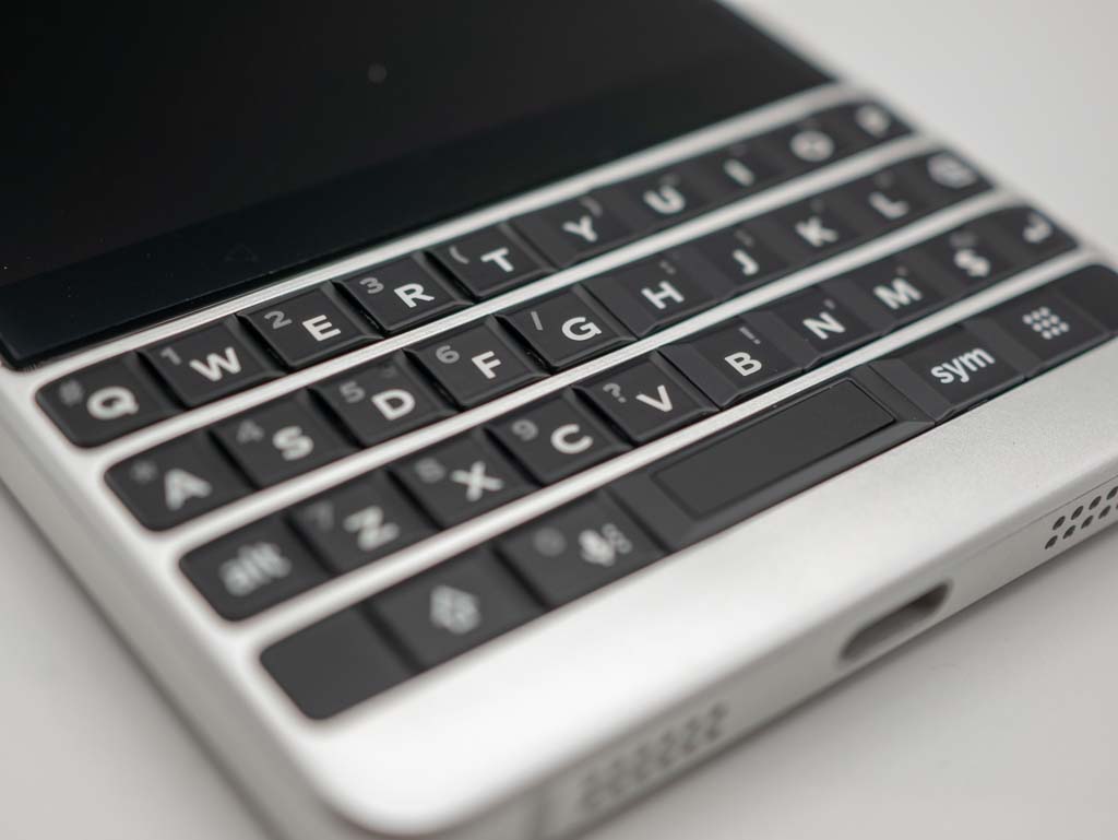 DSDV、物理キーボード BlackBerry KEY2 Silver（BBF 100-8） レビュー ...